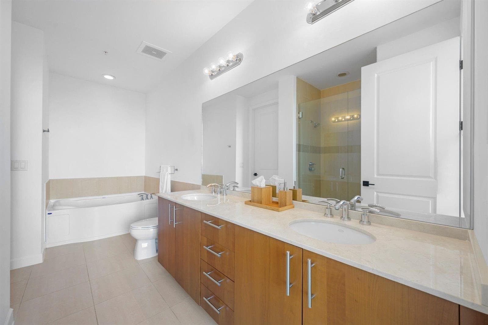 1945 S Ocean Drive Ph 2808 photo 15
