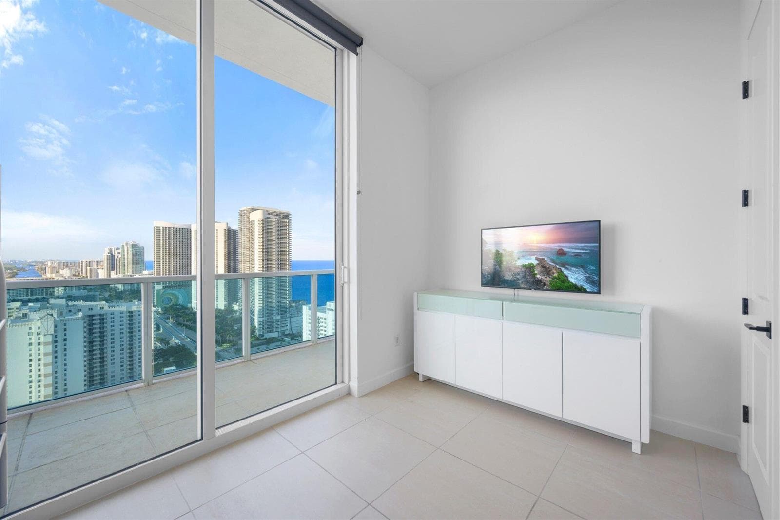 1945 S Ocean Drive Ph 2808 photo 19