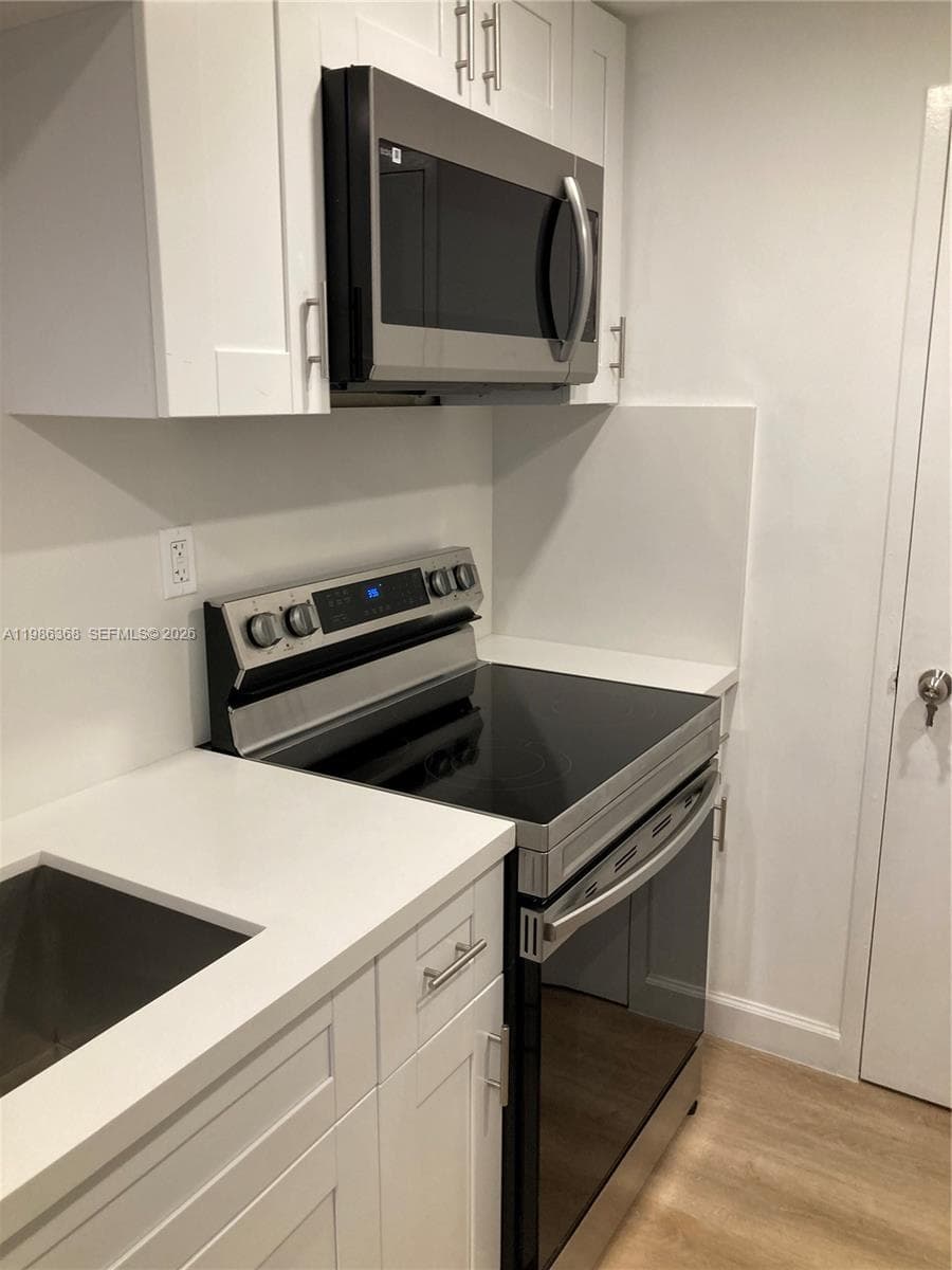 5401 Collins Ave 320 photo 23