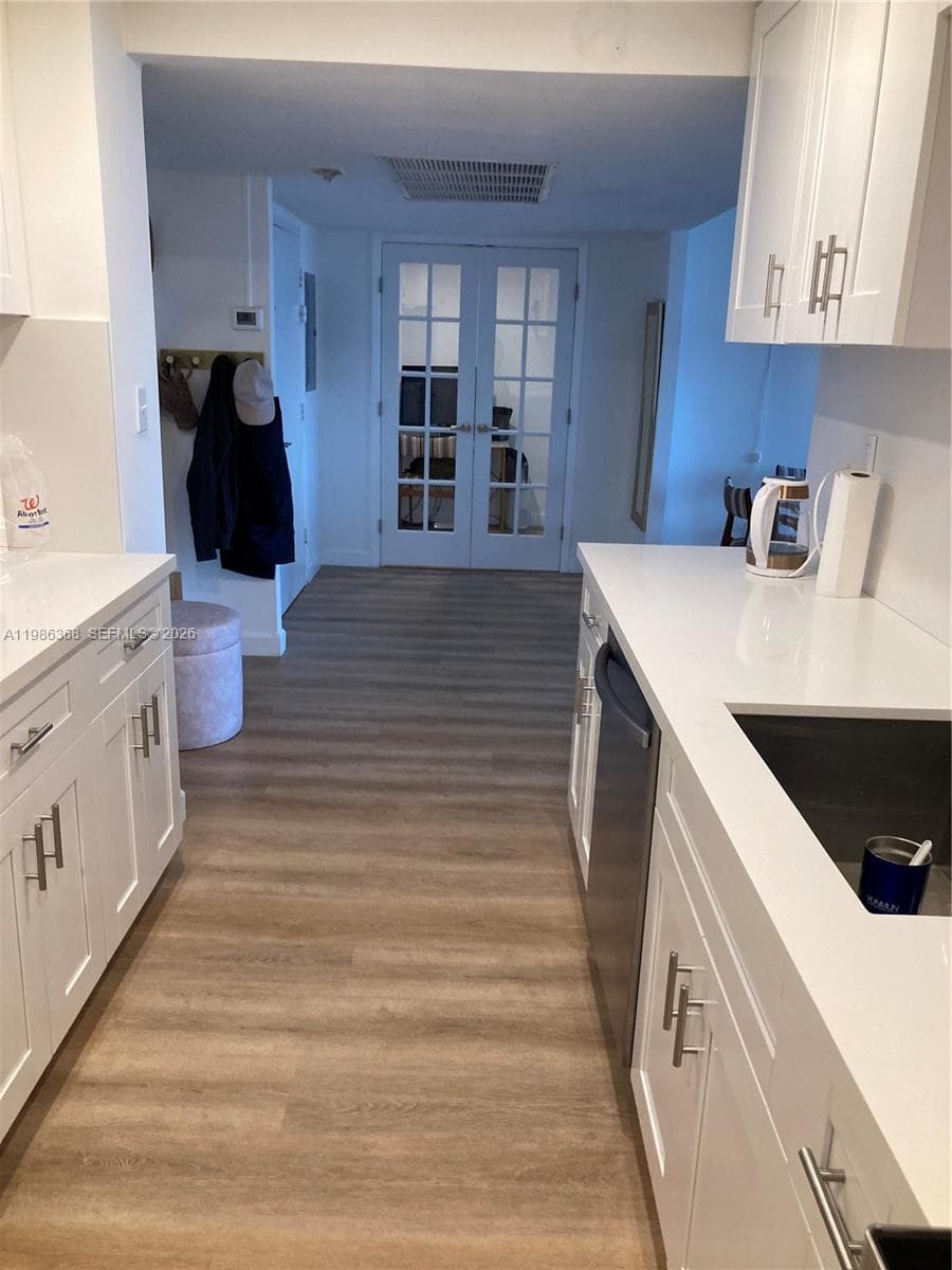 5401 Collins Ave 320 photo 24