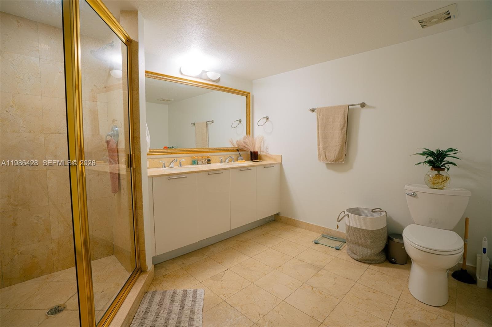 1800 N Bayshore Dr 1412 photo 17