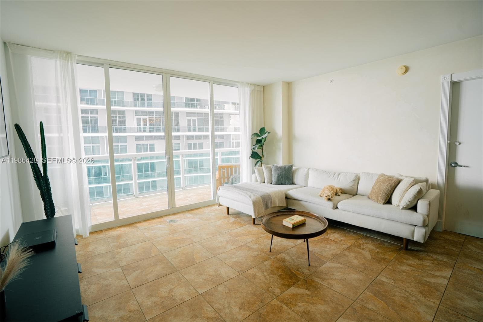 1800 N Bayshore Dr 1412 photo 3
