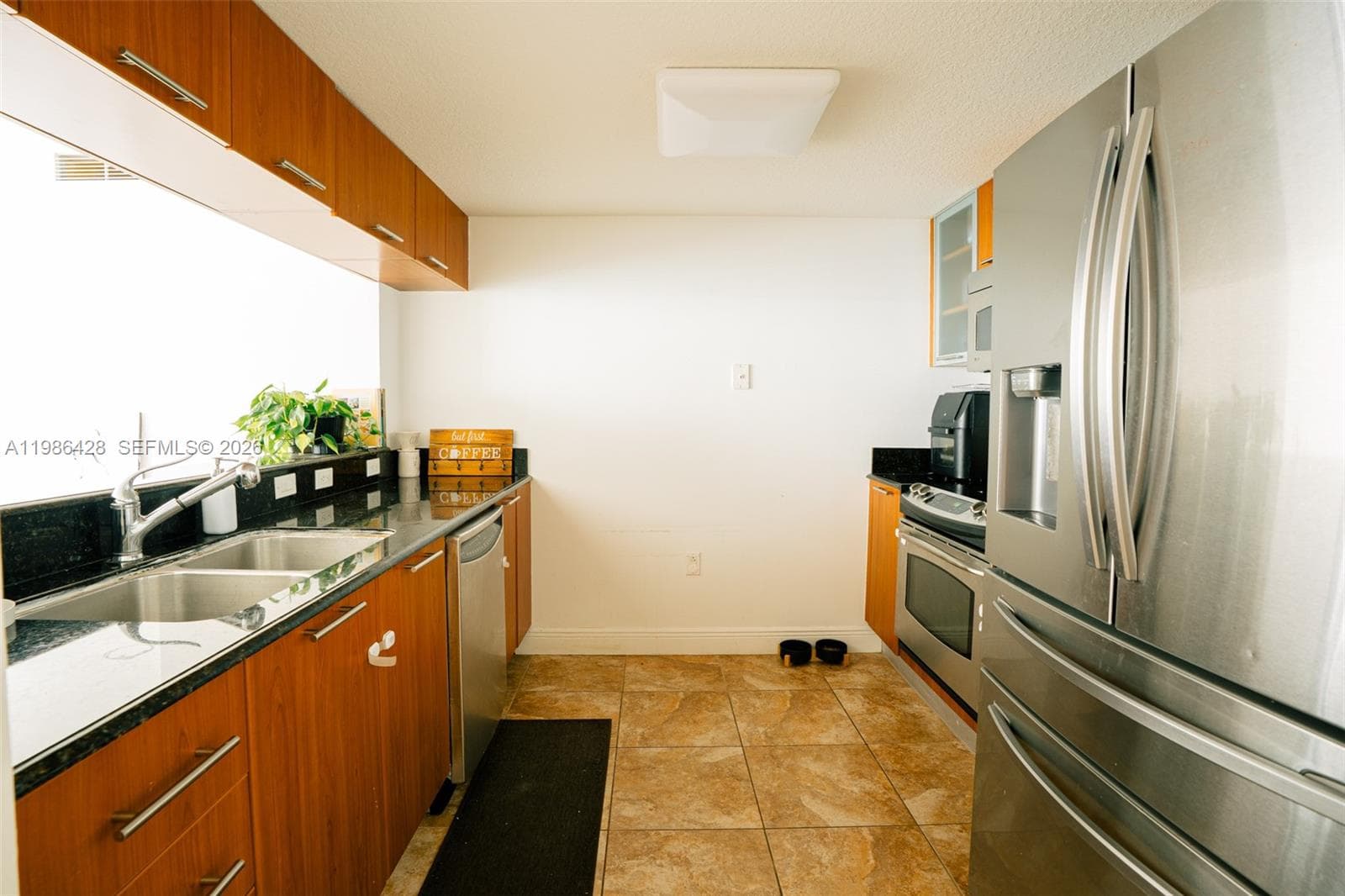 1800 N Bayshore Dr 1412 photo 10