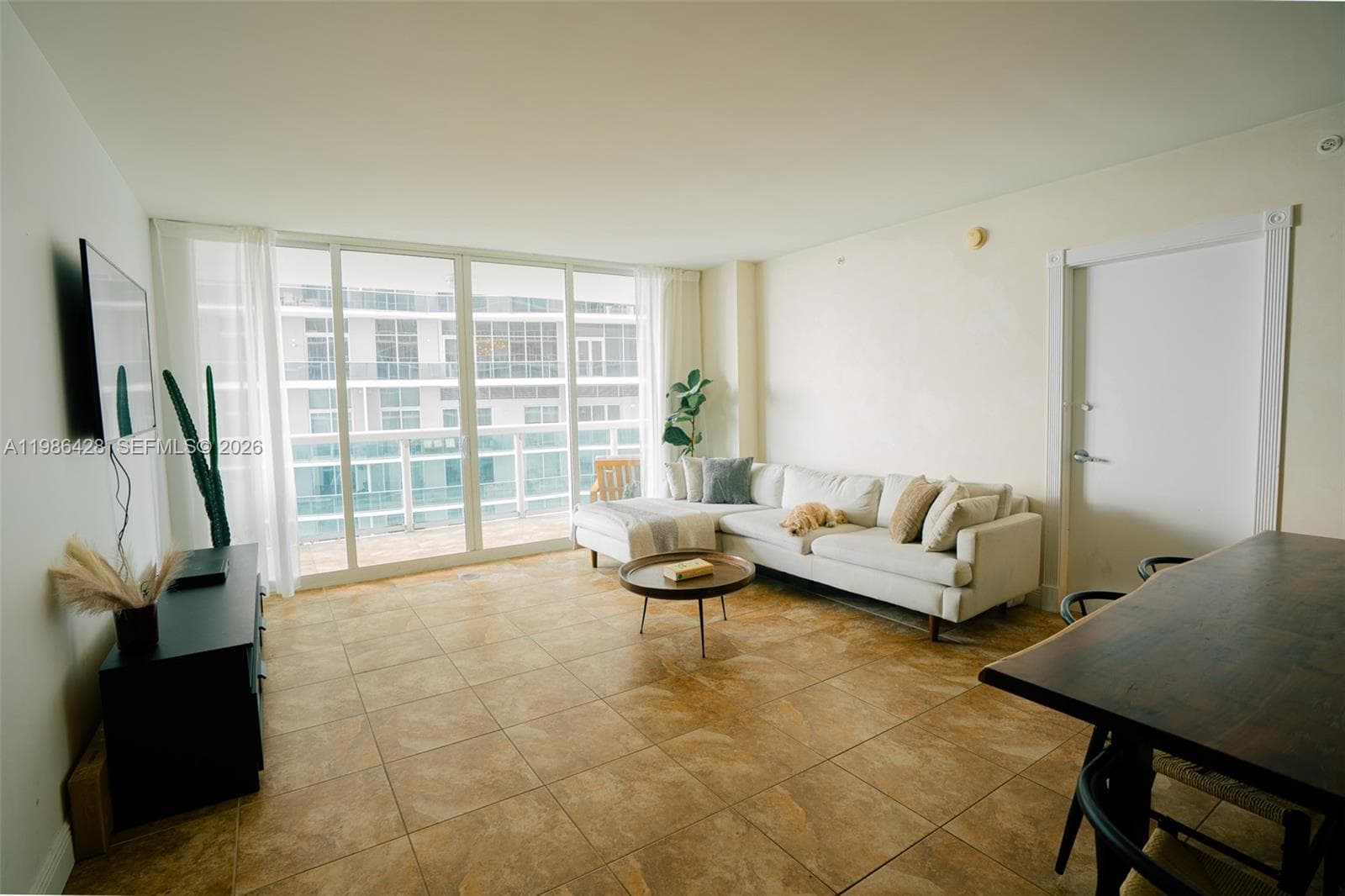 1800 N Bayshore Dr 1412 photo 4
