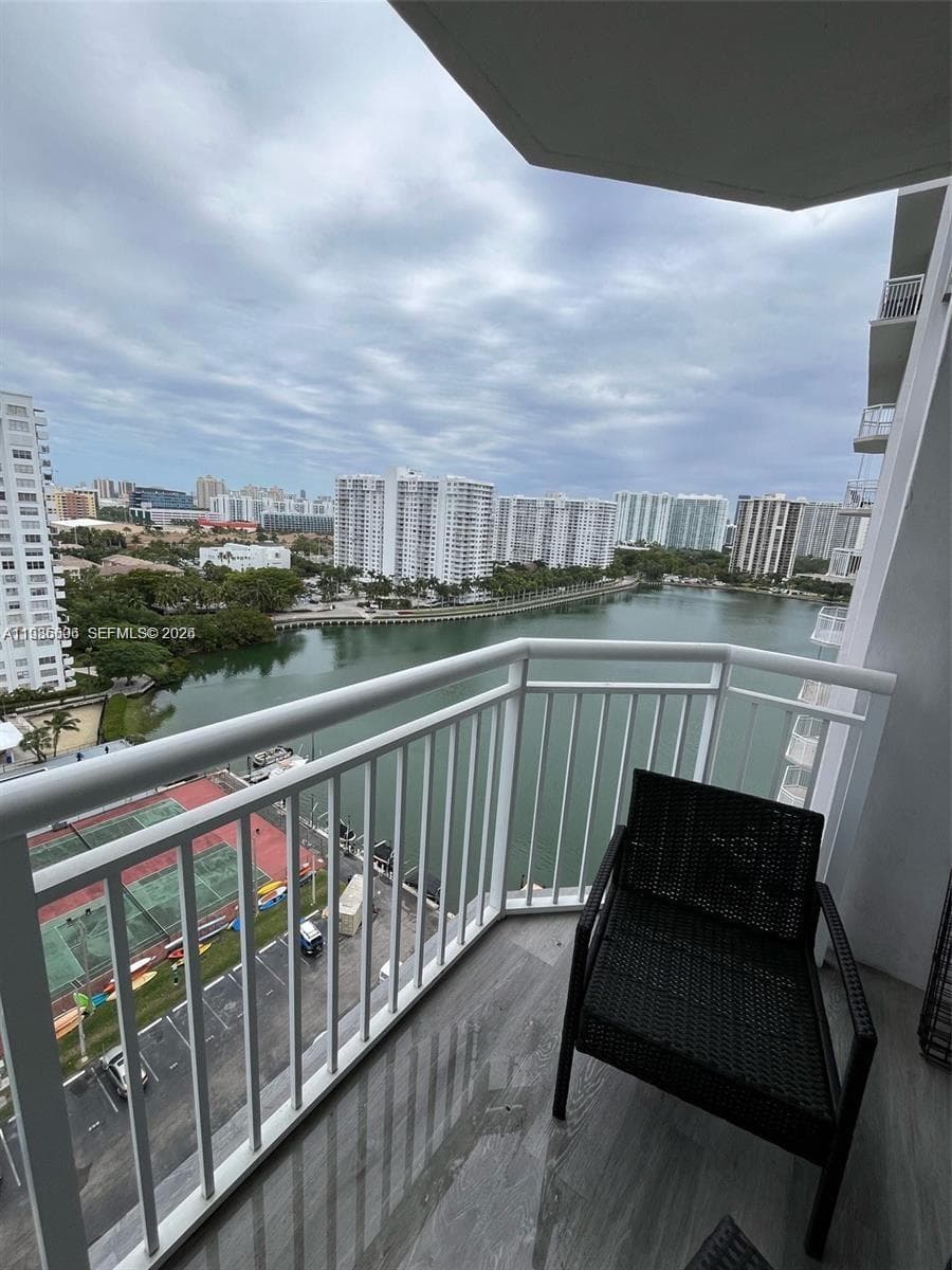 18071 Biscayne Blvd 1702 photo 1