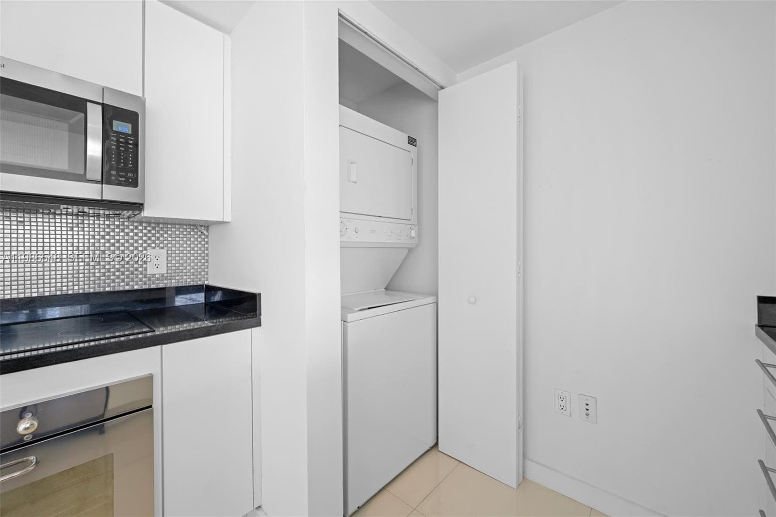 92 SW 3rd St 3902 photo 7