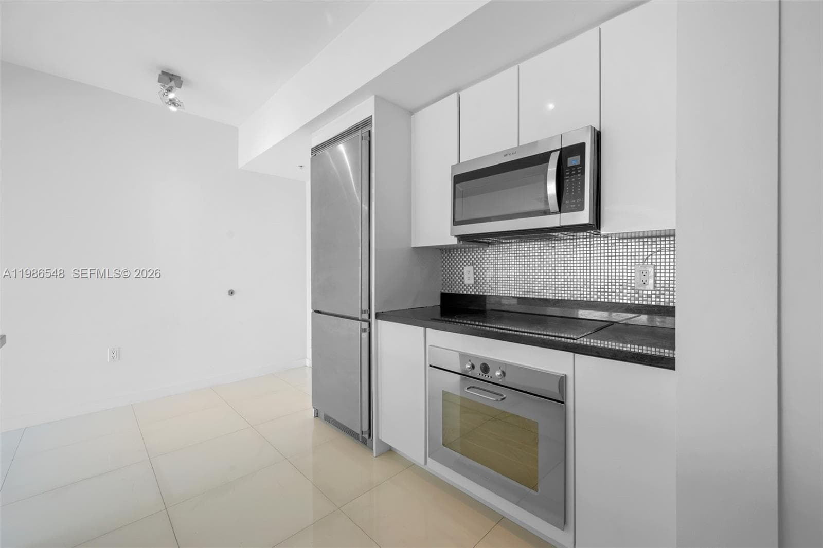 92 SW 3rd St 3902 photo 5