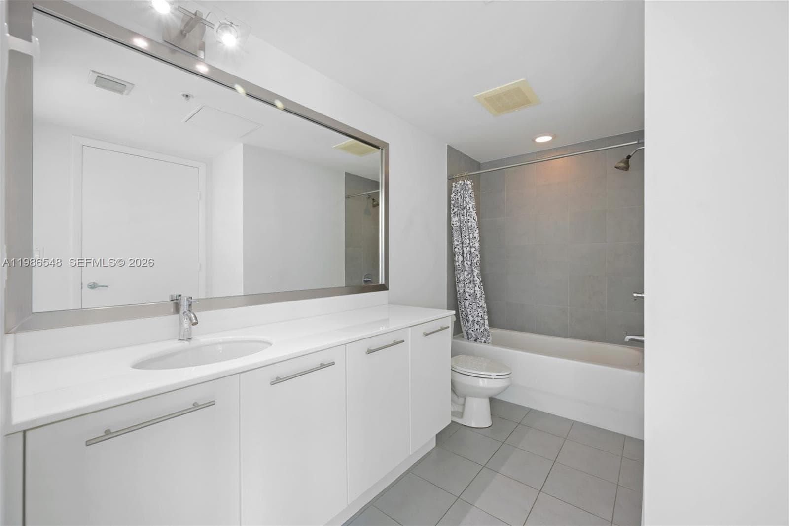 92 SW 3rd St 3902 photo 18