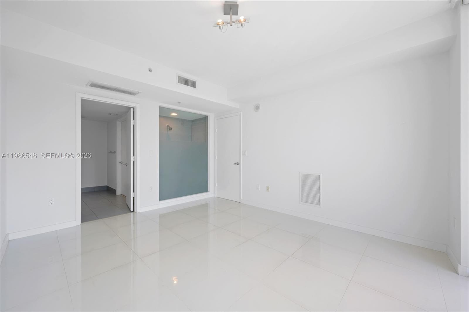 92 SW 3rd St 3902 photo 11