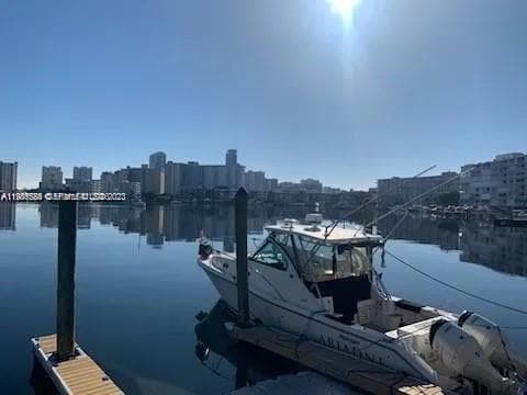 462 Golden Isles Dr 202 photo 2