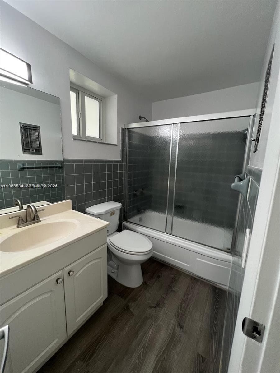 462 Golden Isles Dr 202 photo 13