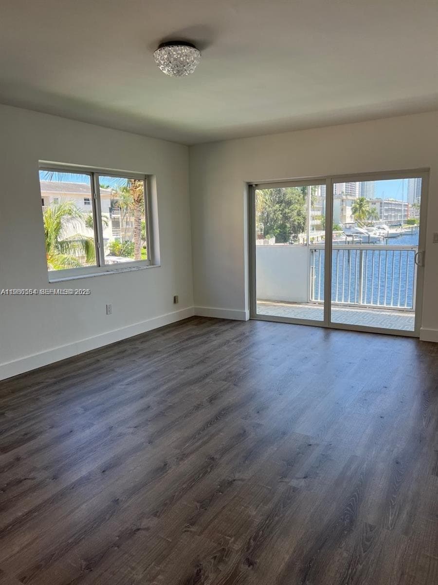 462 Golden Isles Dr 202 photo 7