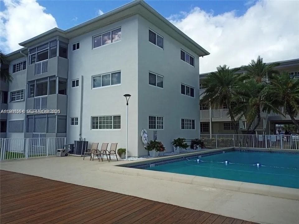 462 Golden Isles Dr 202 photo 20