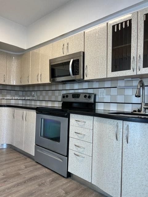 462 Golden Isles Dr 202 photo 9