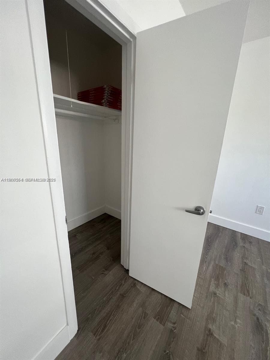 462 Golden Isles Dr 202 photo 11