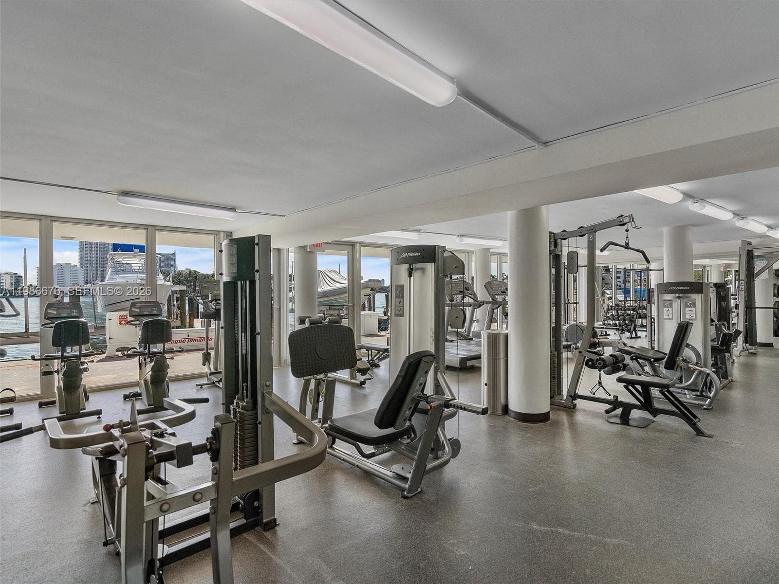 900 Bay Dr 411 photo 18