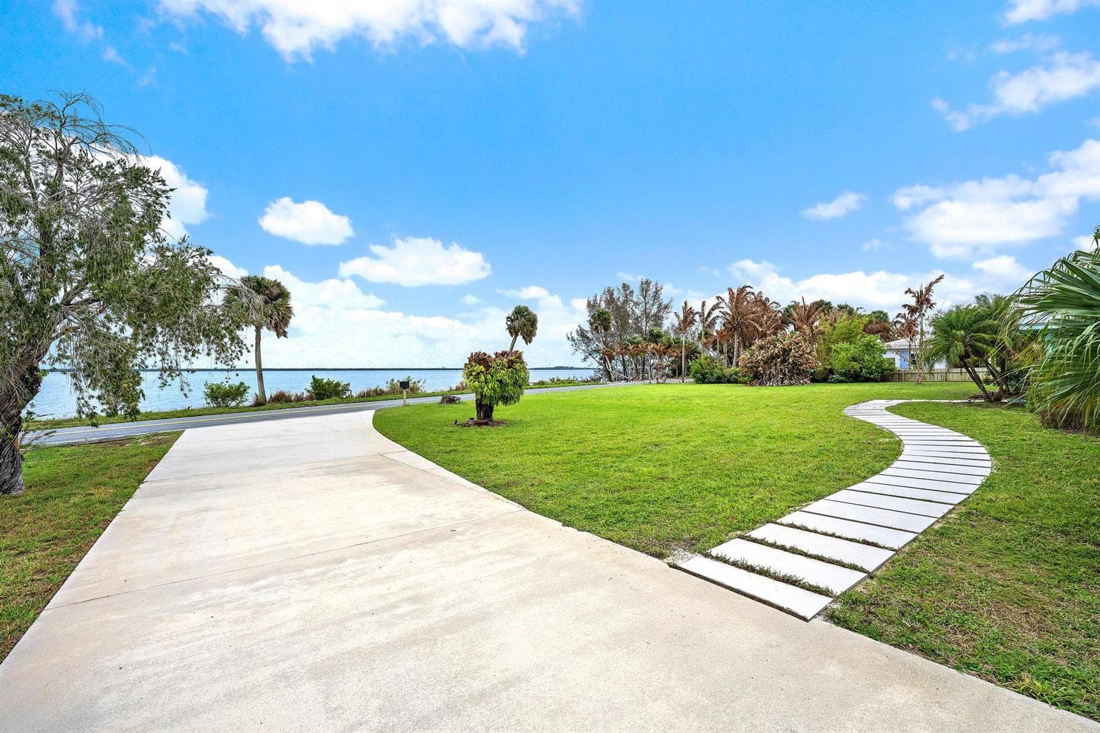 6205 S Indian River Drive photo 2