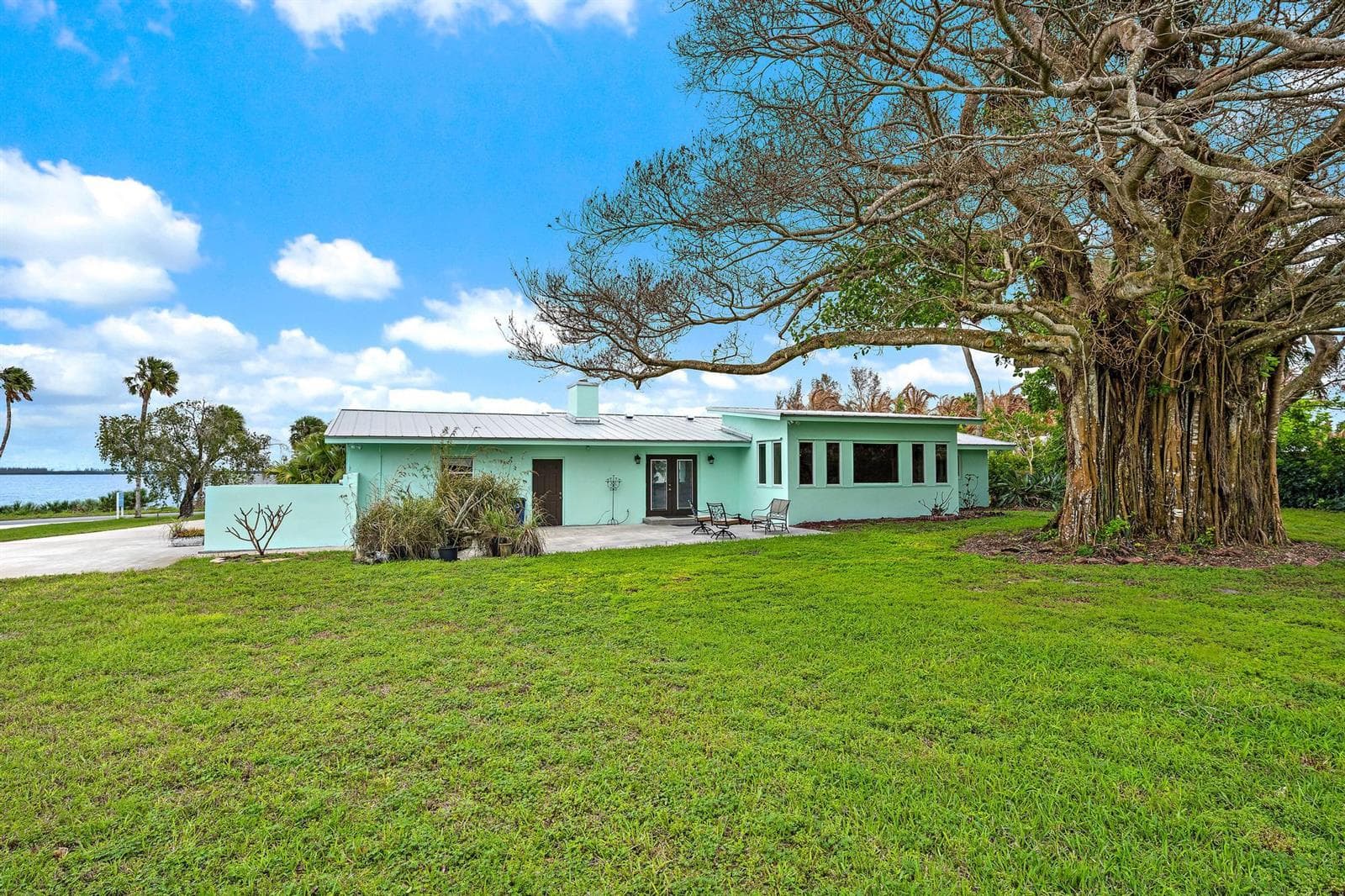 6205 S Indian River Drive photo 5