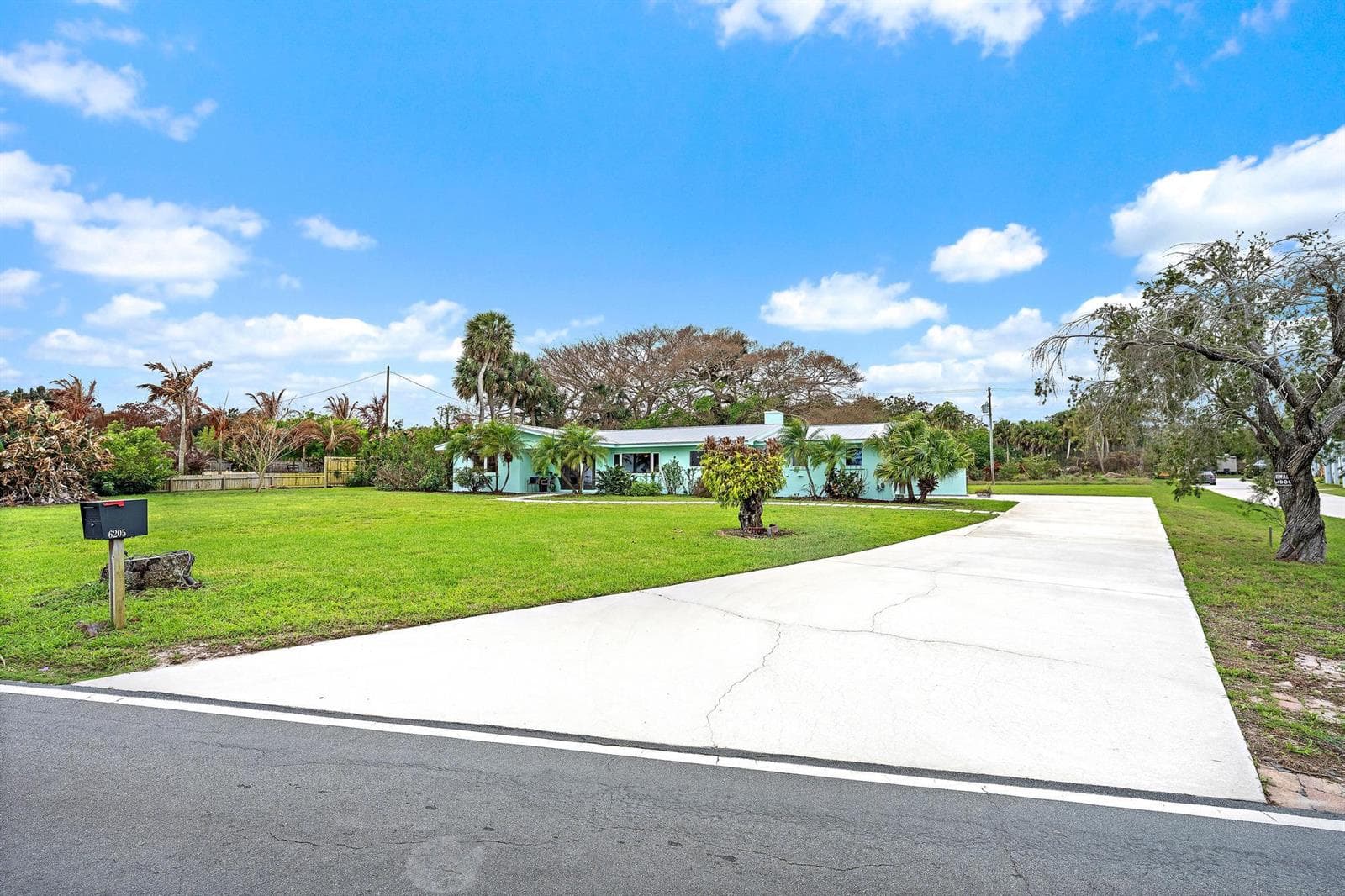 6205 S Indian River Drive photo 4