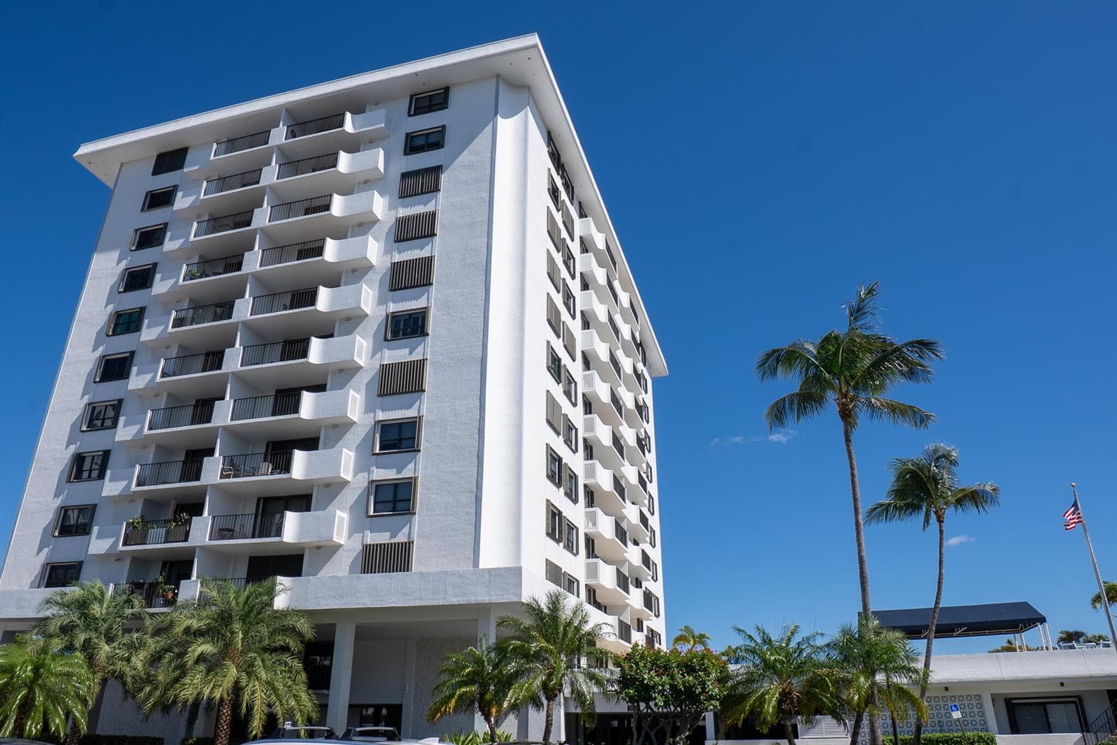 1208 Marine Way 607 photo 2