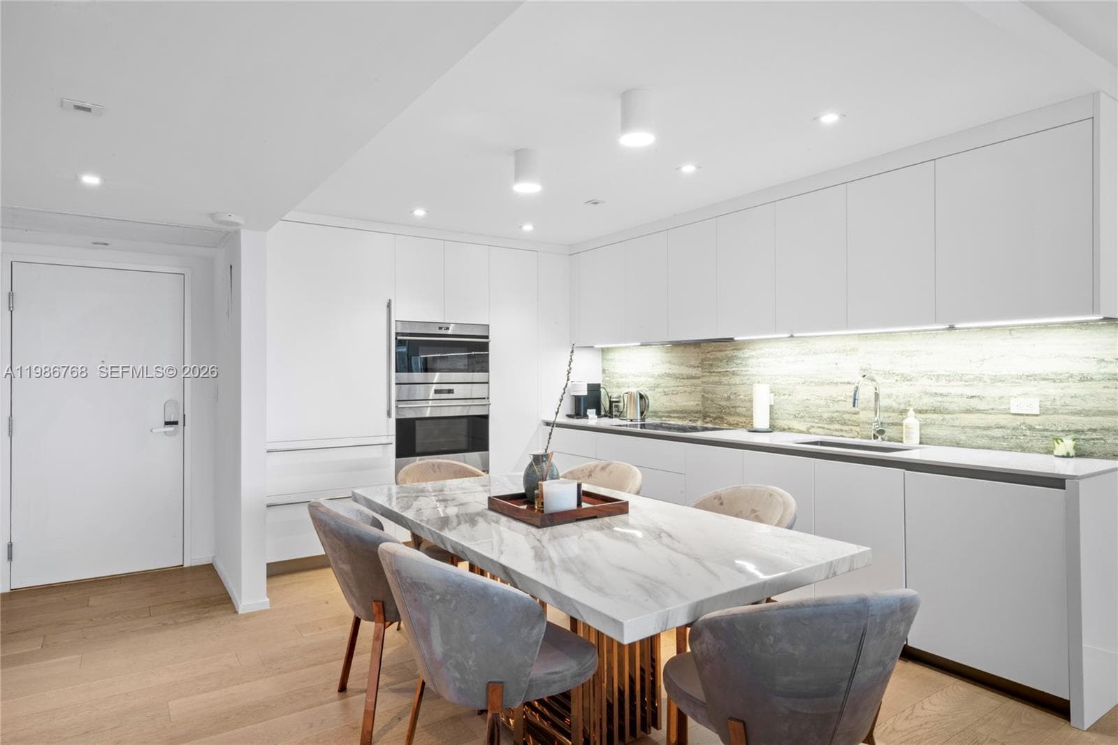 2301 Collins Ave 624 photo 3