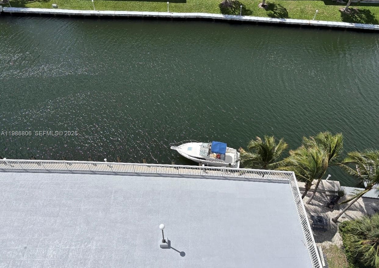 427 Golden Isles Dr 10D photo 3