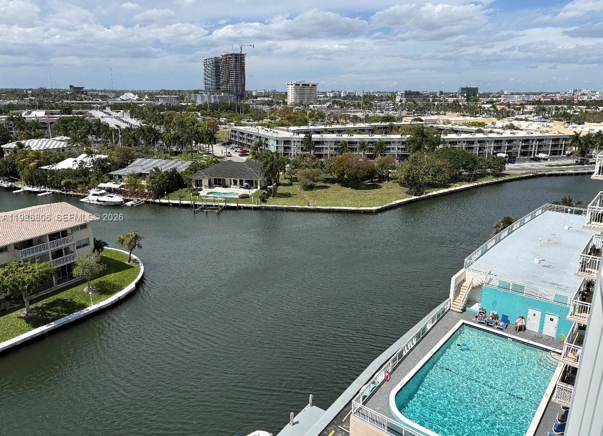 427 Golden Isles Dr 10D photo 1