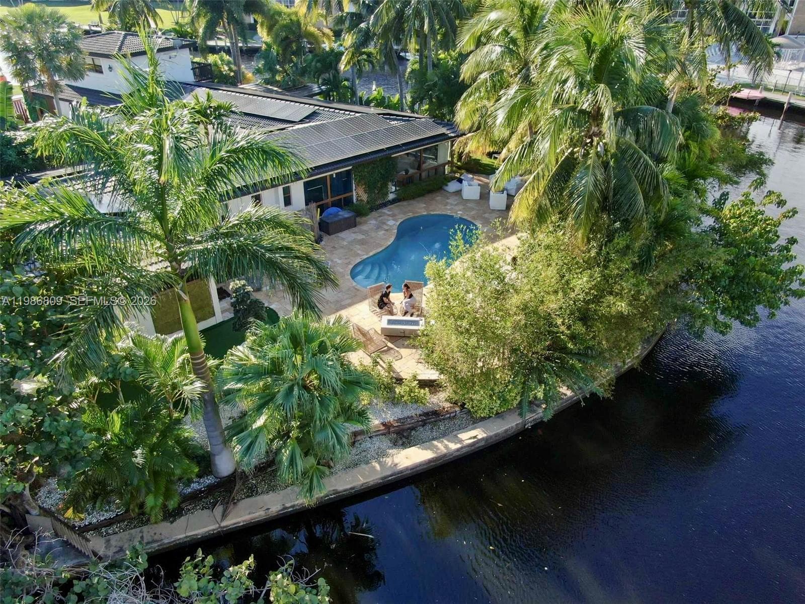 1675 Coral Gardens Dr photo 2