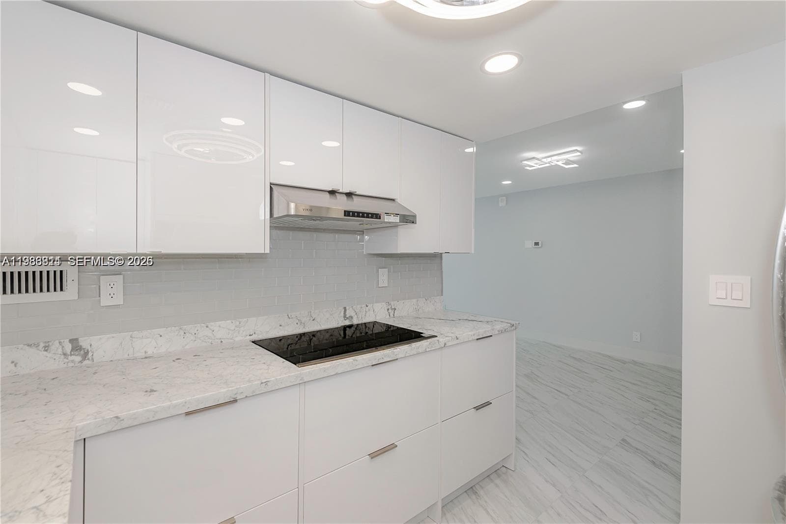 3180 Ocean Dr 706 photo 10