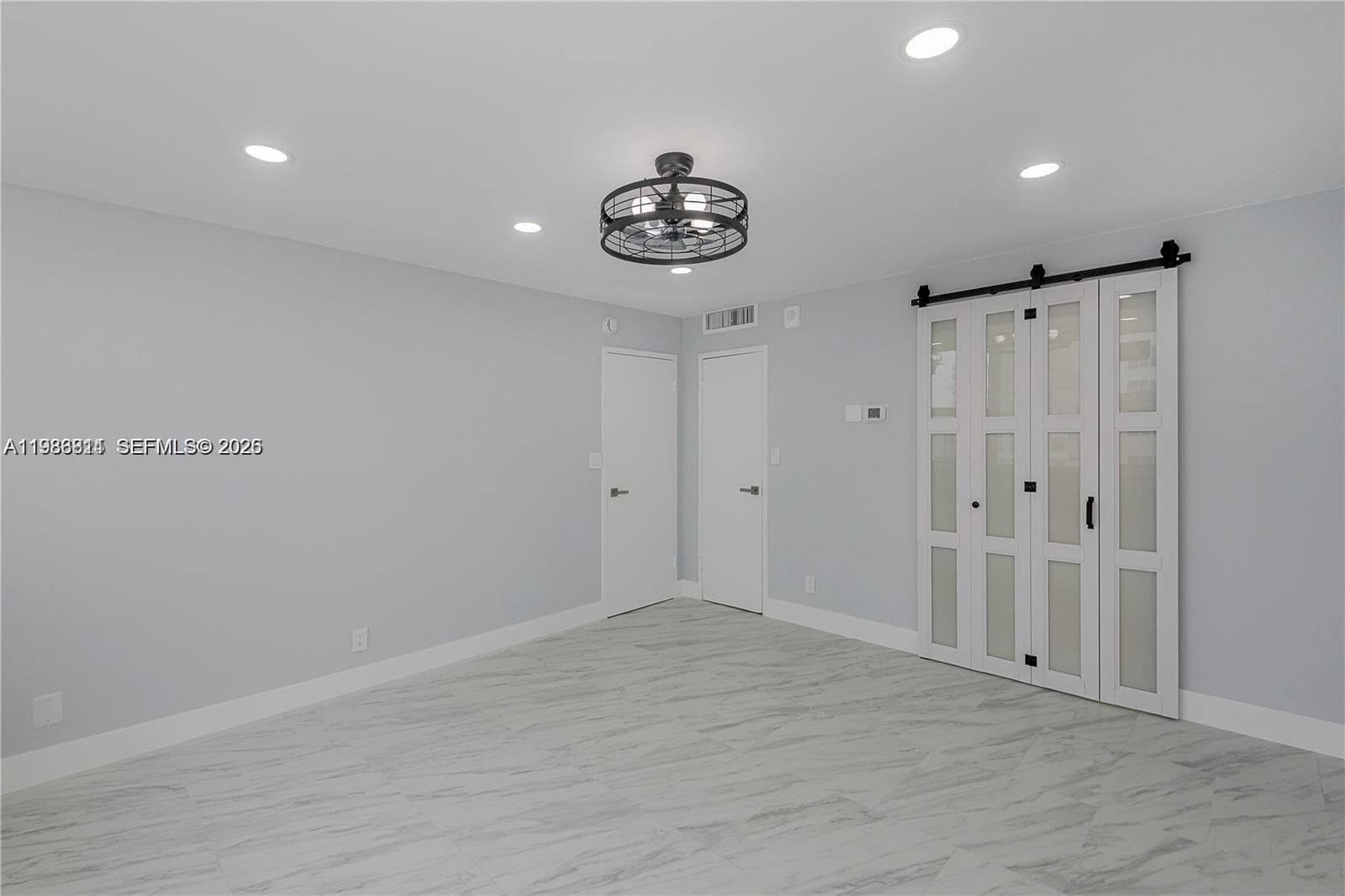 3180 Ocean Dr 706 photo 18