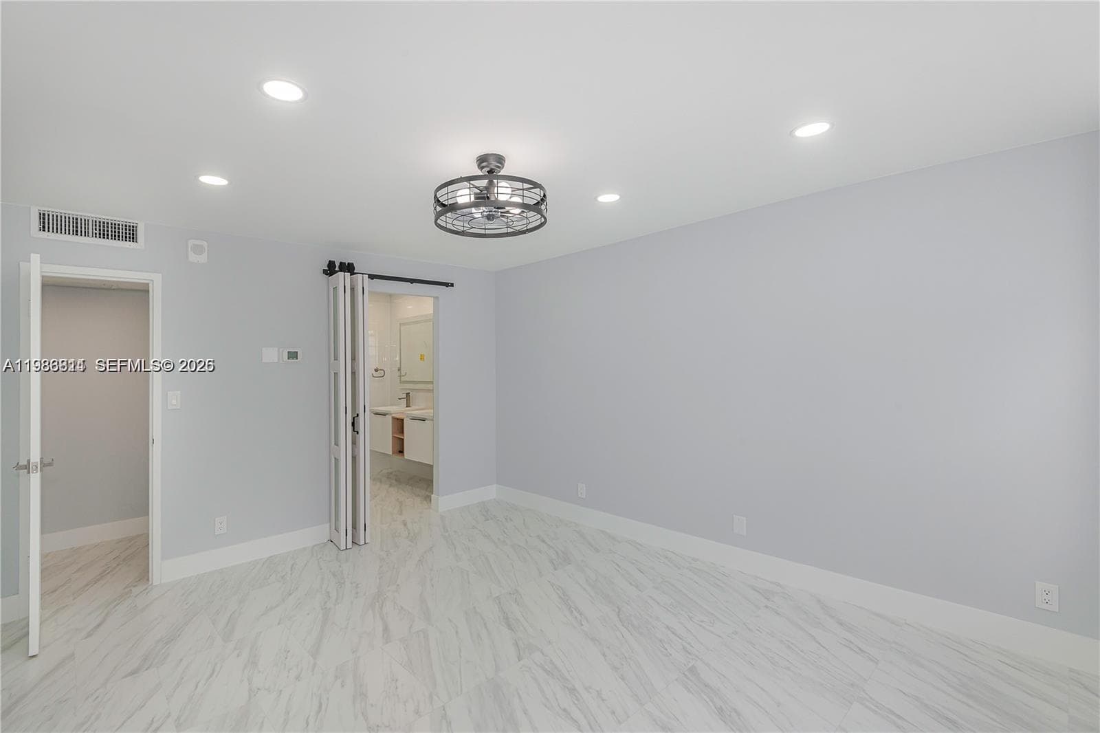 3180 Ocean Dr 706 photo 19