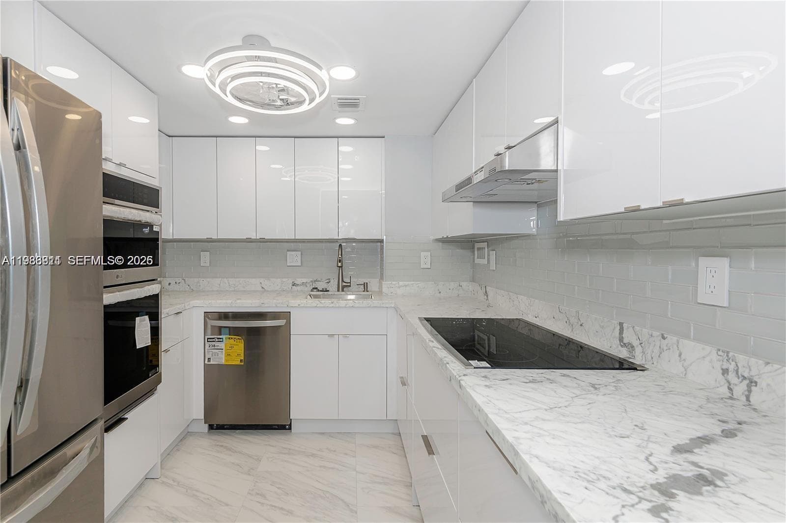 3180 Ocean Dr 706 photo 8