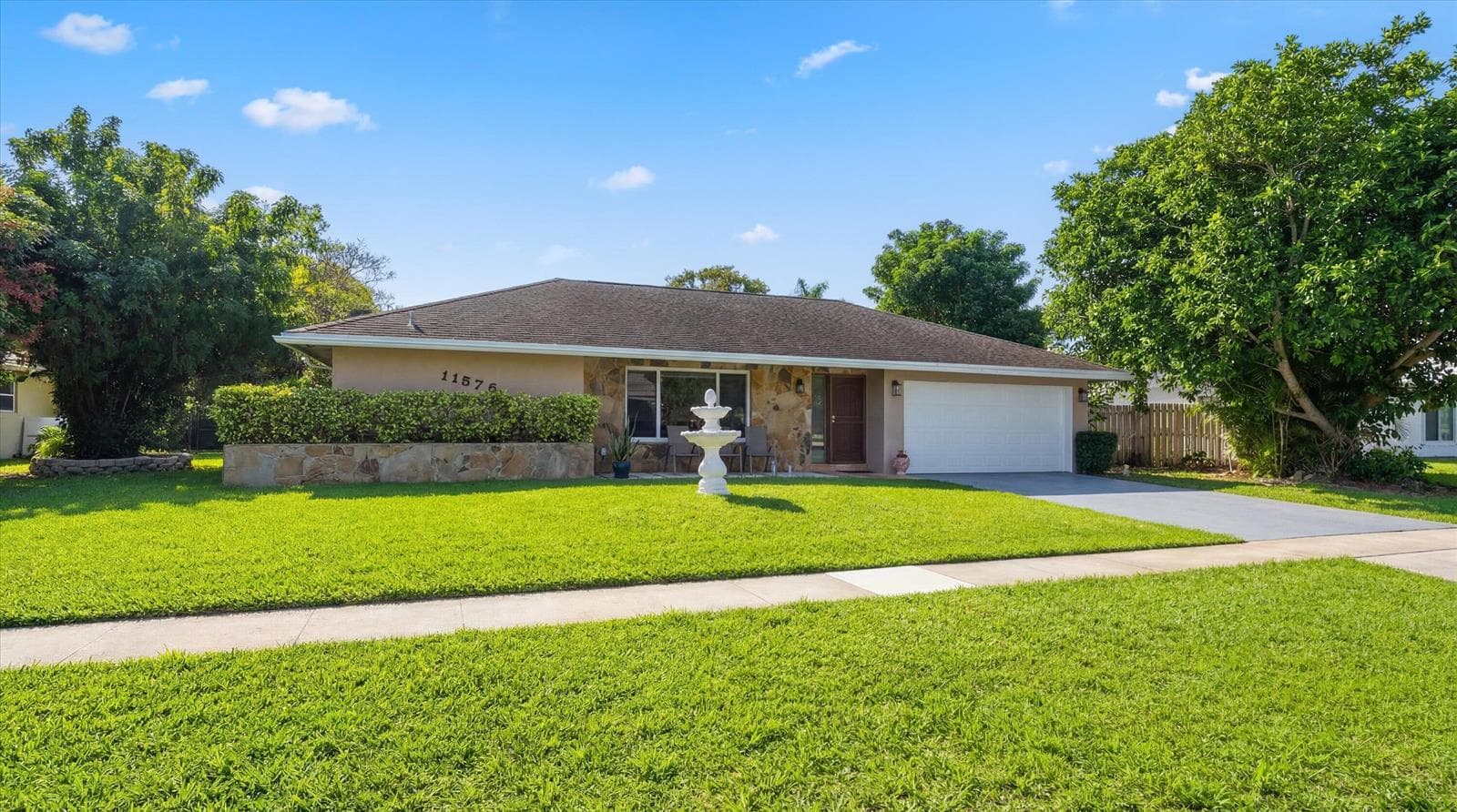 11576 Sanderling Drive photo 1