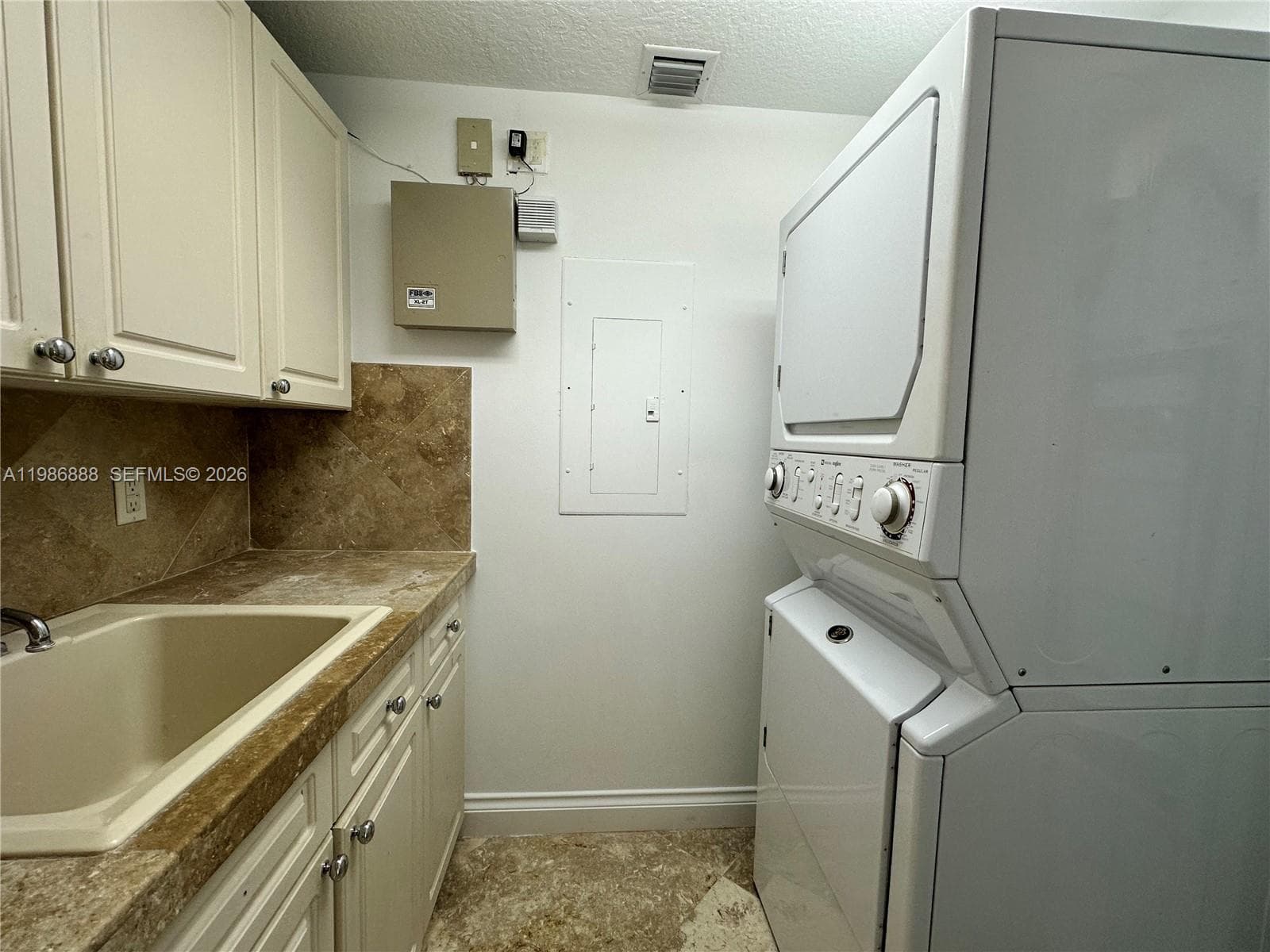 6051 N Ocean Dr 704 photo 24