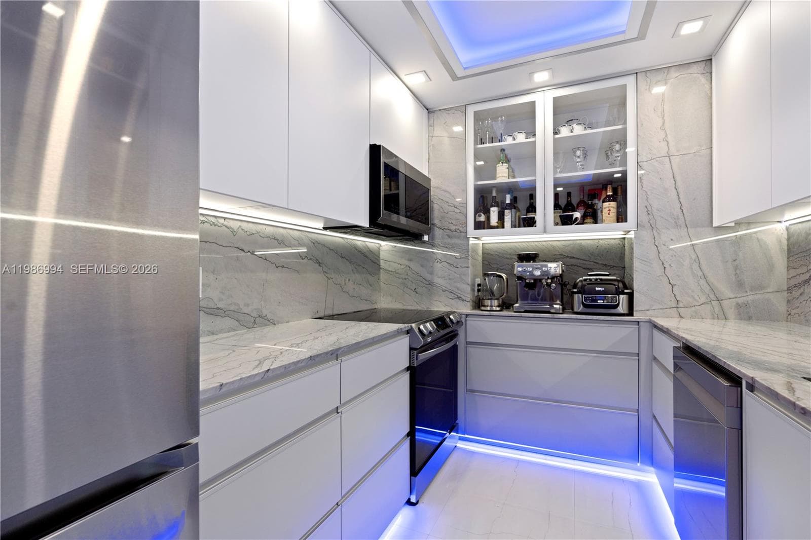 400 Kings Point Dr 822-23 photo 16