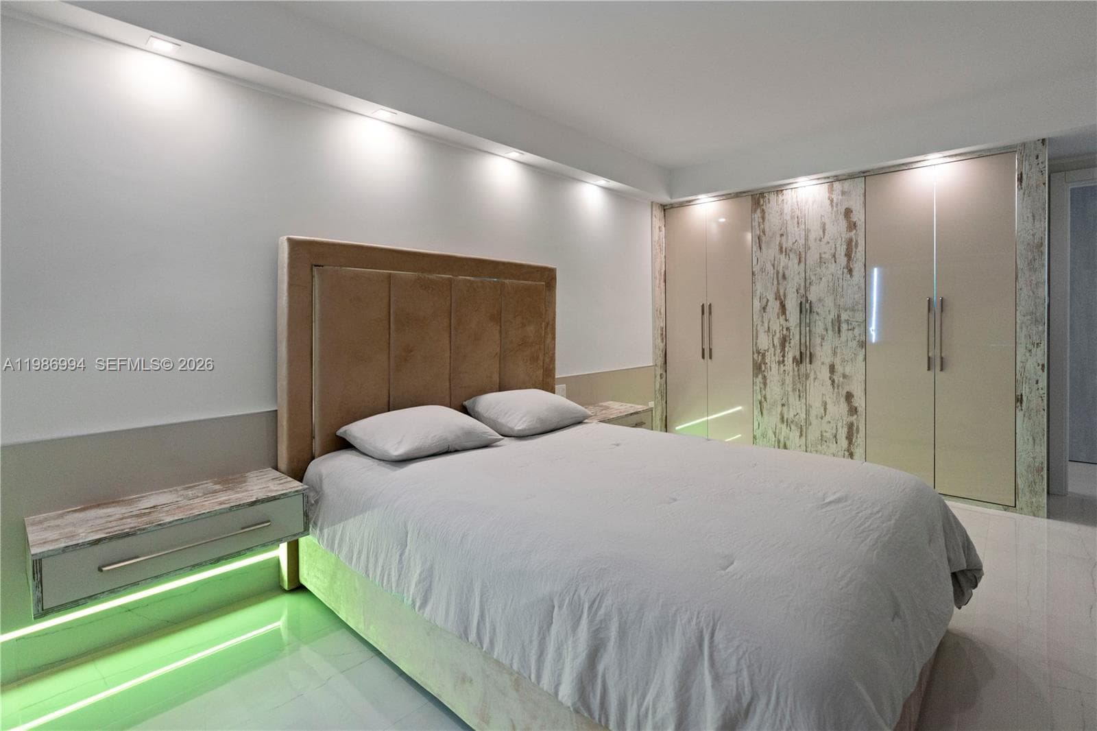 400 Kings Point Dr 822-23 photo 21