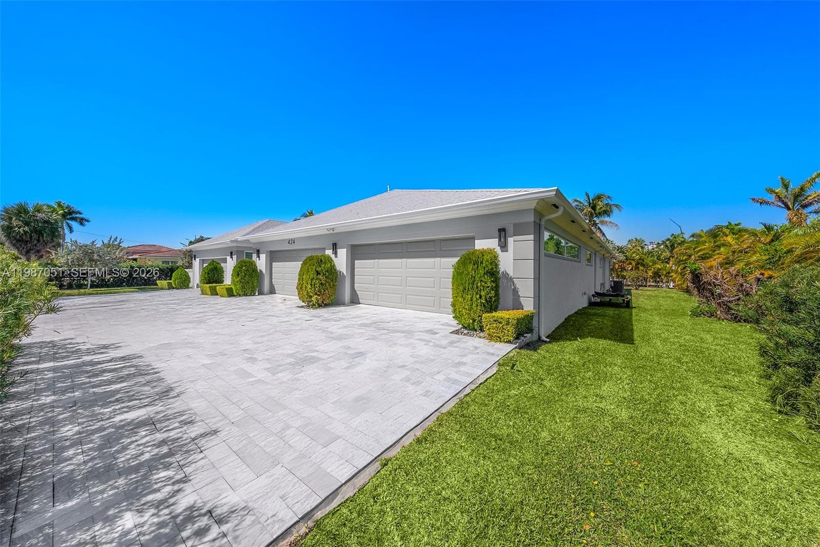 424 Alamanda Dr photo 5