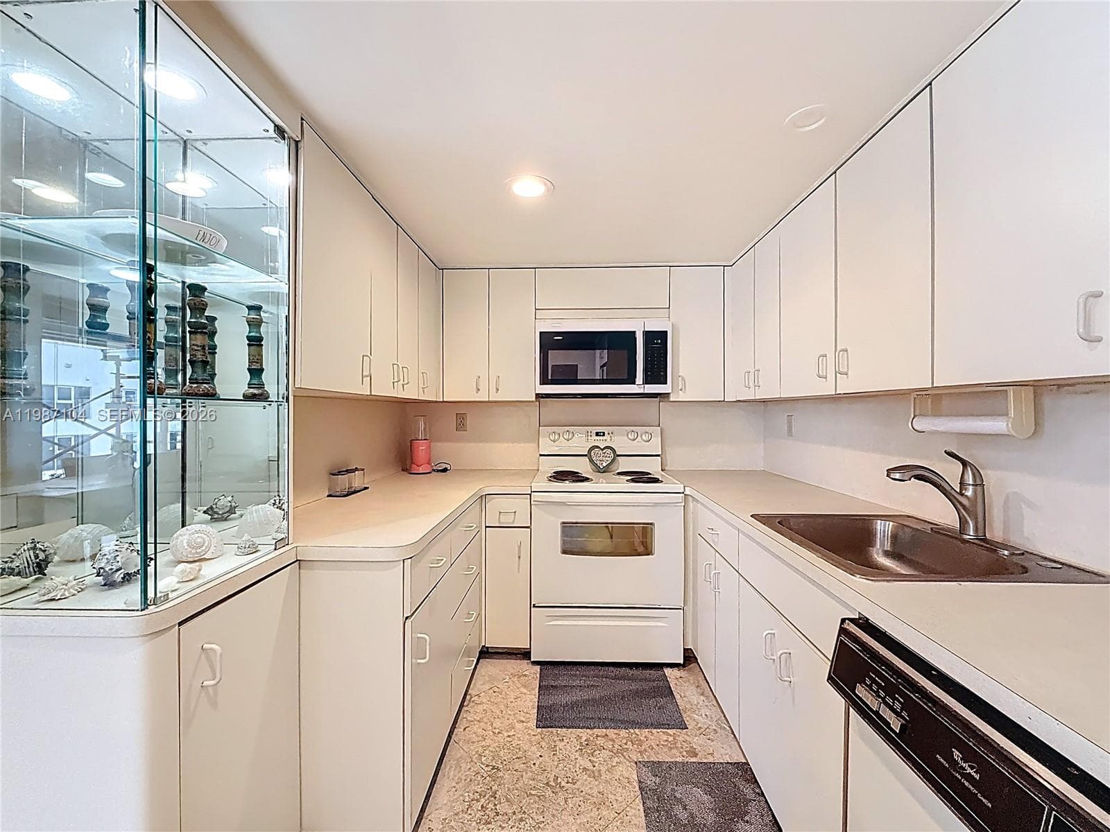 6061 Collins Ave 12D photo 10