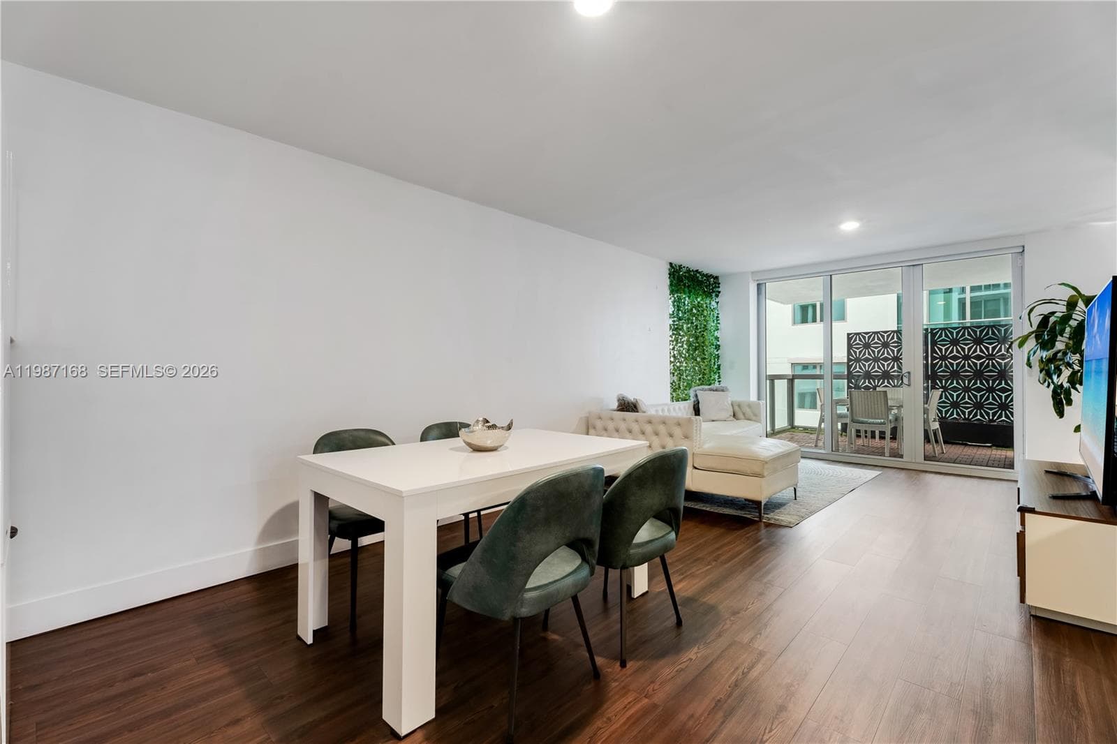 9261 Bay Harbor Dr 607 photo 2