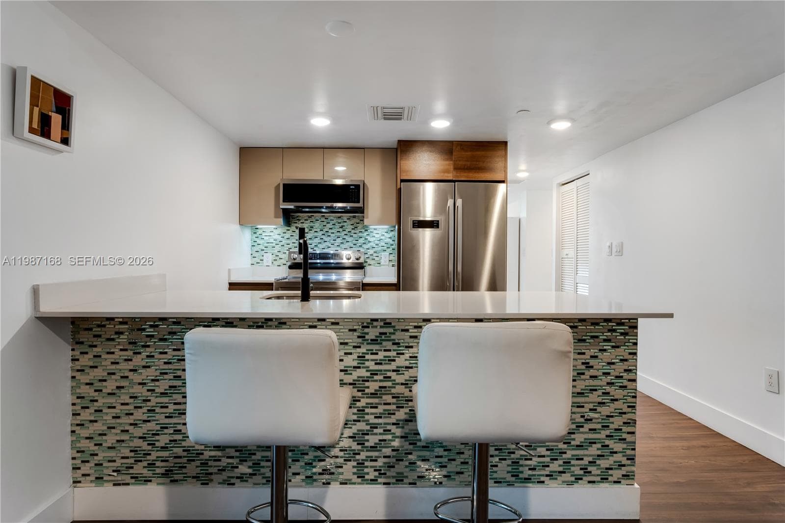 9261 Bay Harbor Dr 607 photo 4