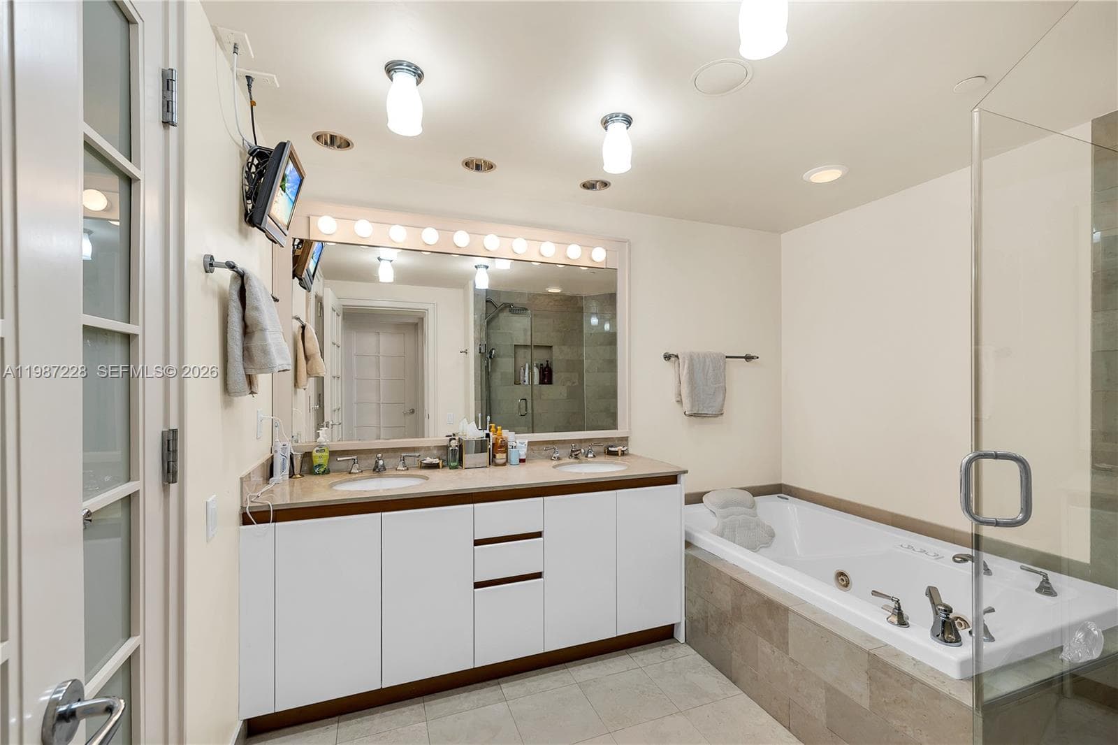 1500 Ocean Dr 1005 photo 23