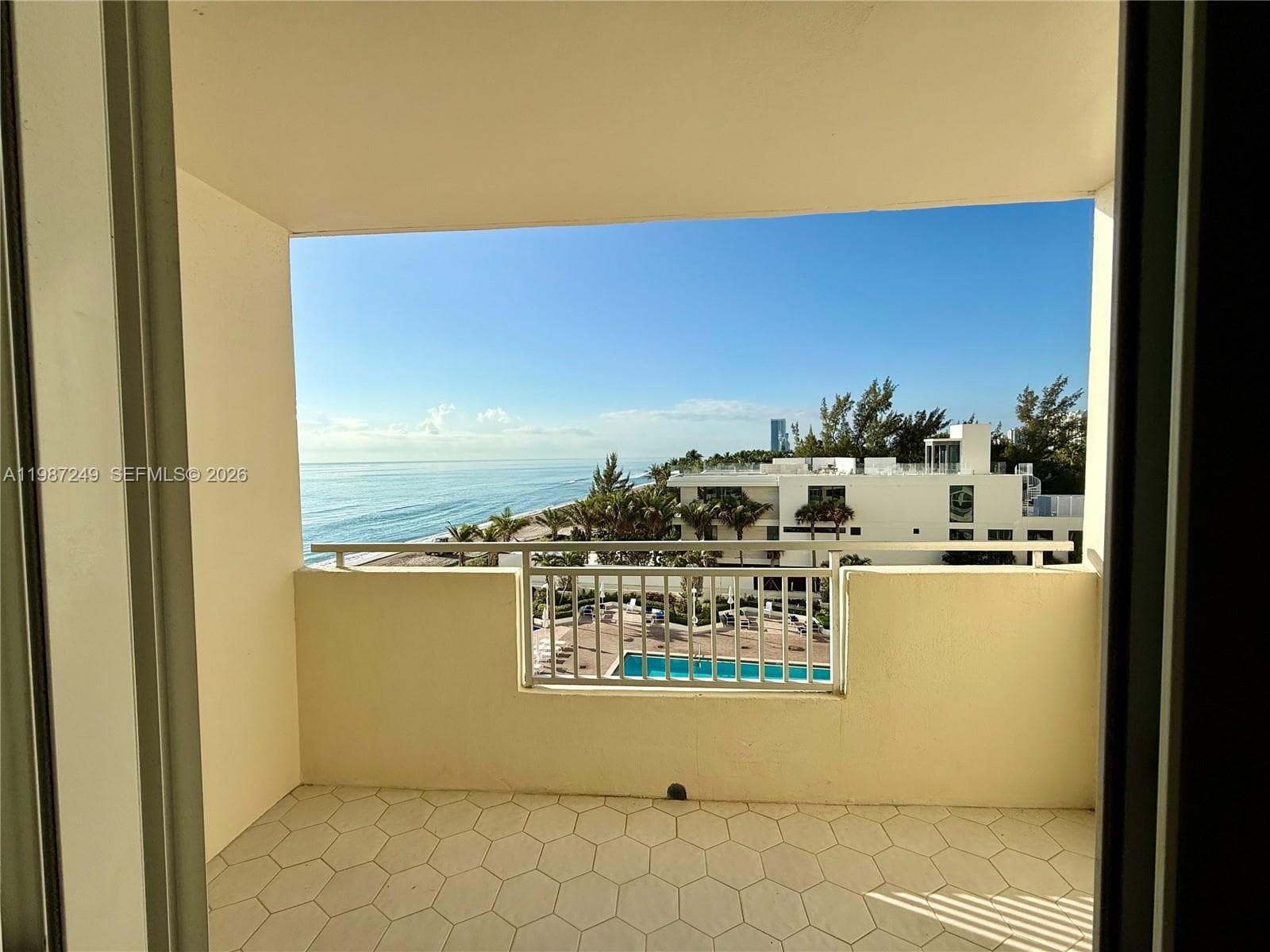 3180 S Ocean Dr 509 photo 2