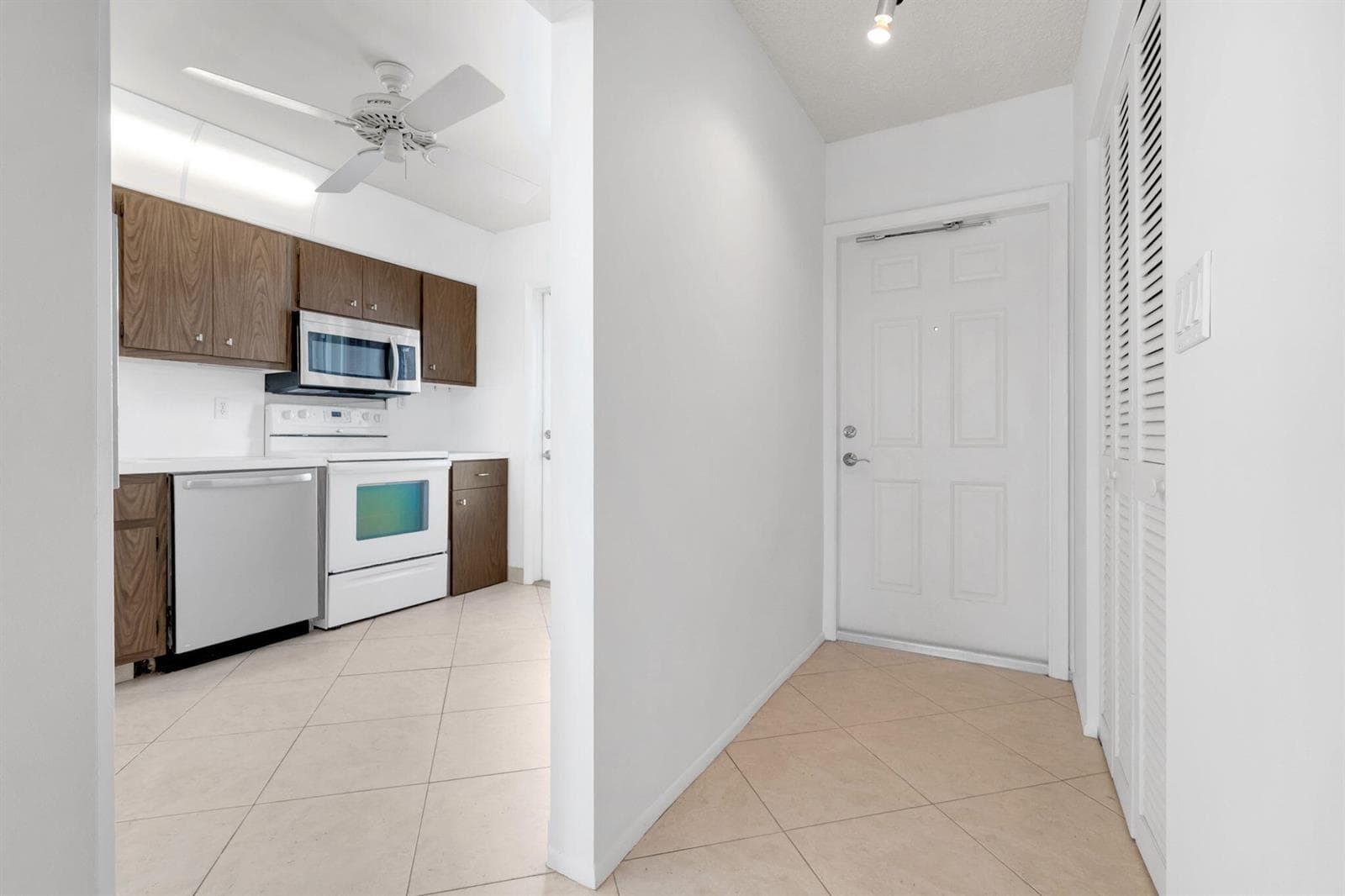 750 N Ocean Boulevard Apt 604 photo 17