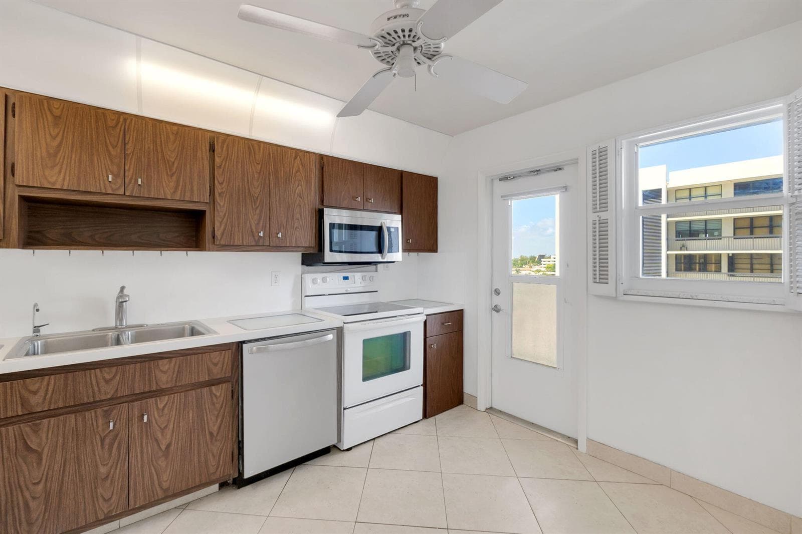 750 N Ocean Boulevard Apt 604 photo 12