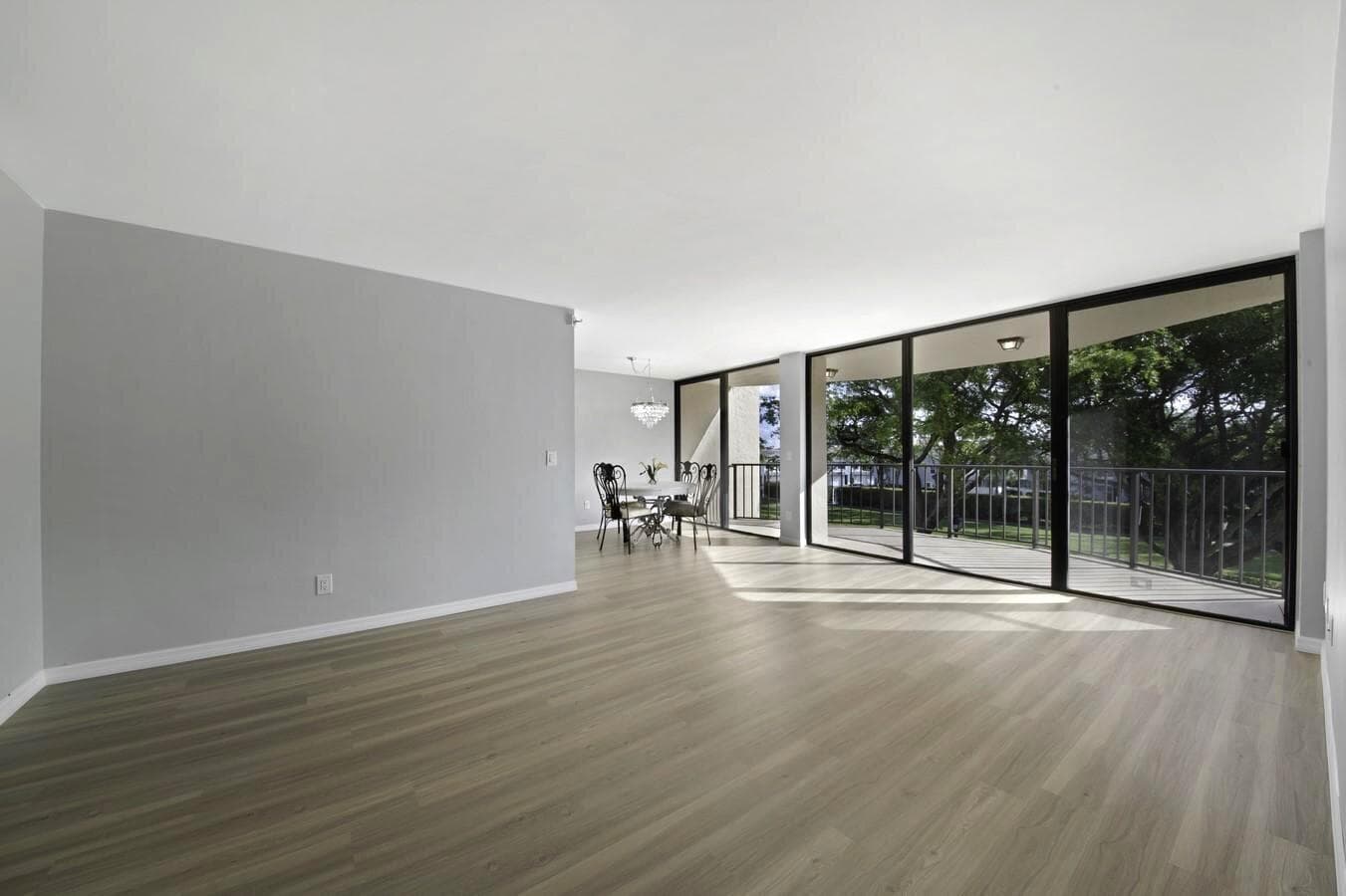 859 Jeffery Street 311 photo 2