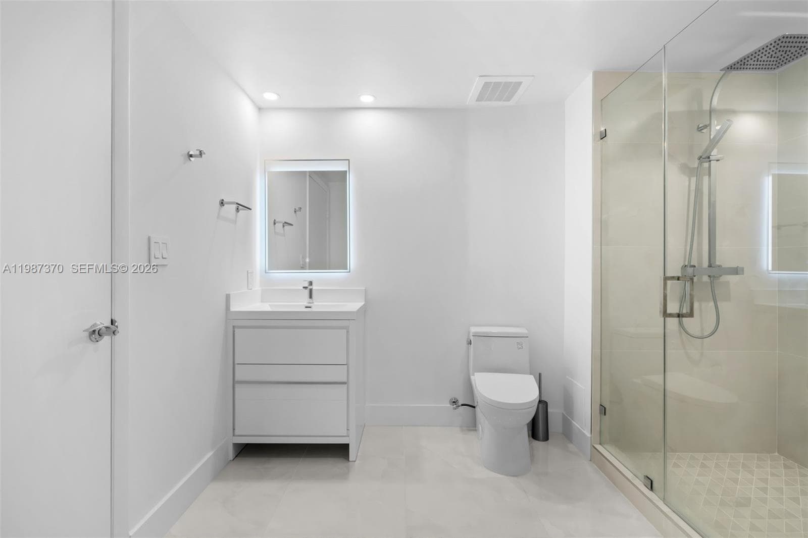 1850 Ocean Dr 4206 photo 17