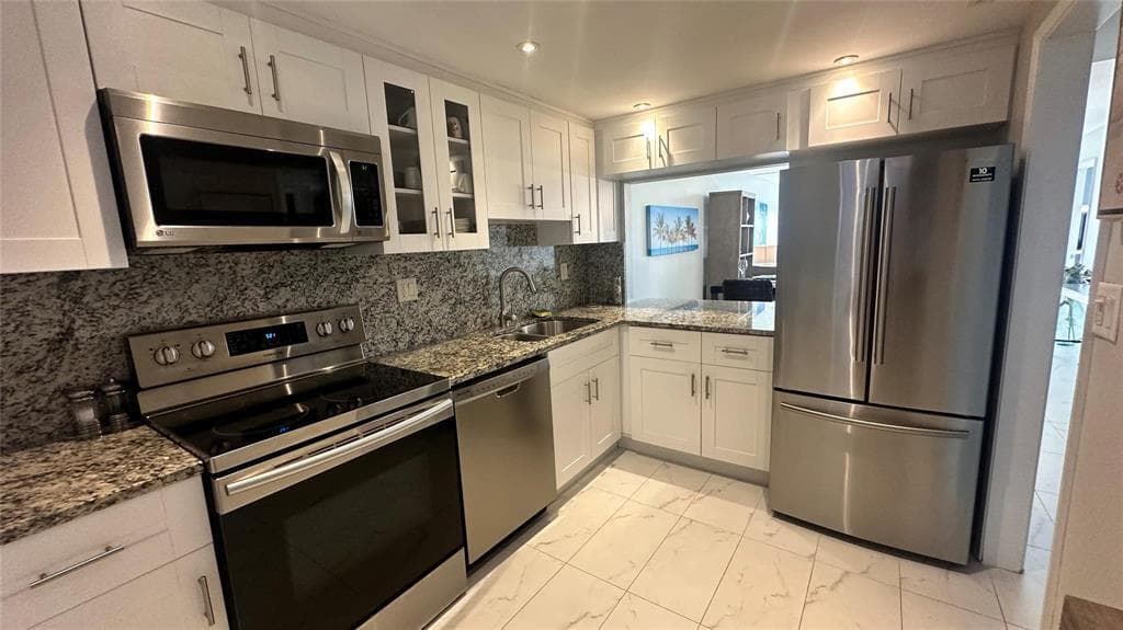 1401 N Riverside Drive 603 photo 9