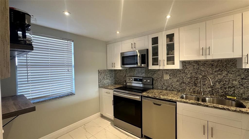 1401 N Riverside Drive 603 photo 10