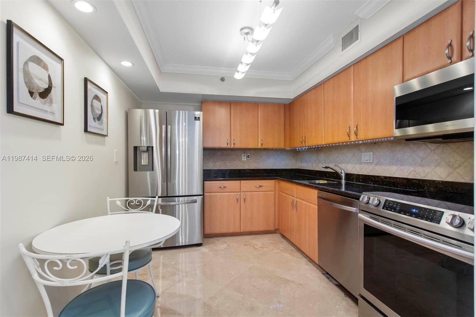 3600 Mystic Pointe Dr 1402 photo 10
