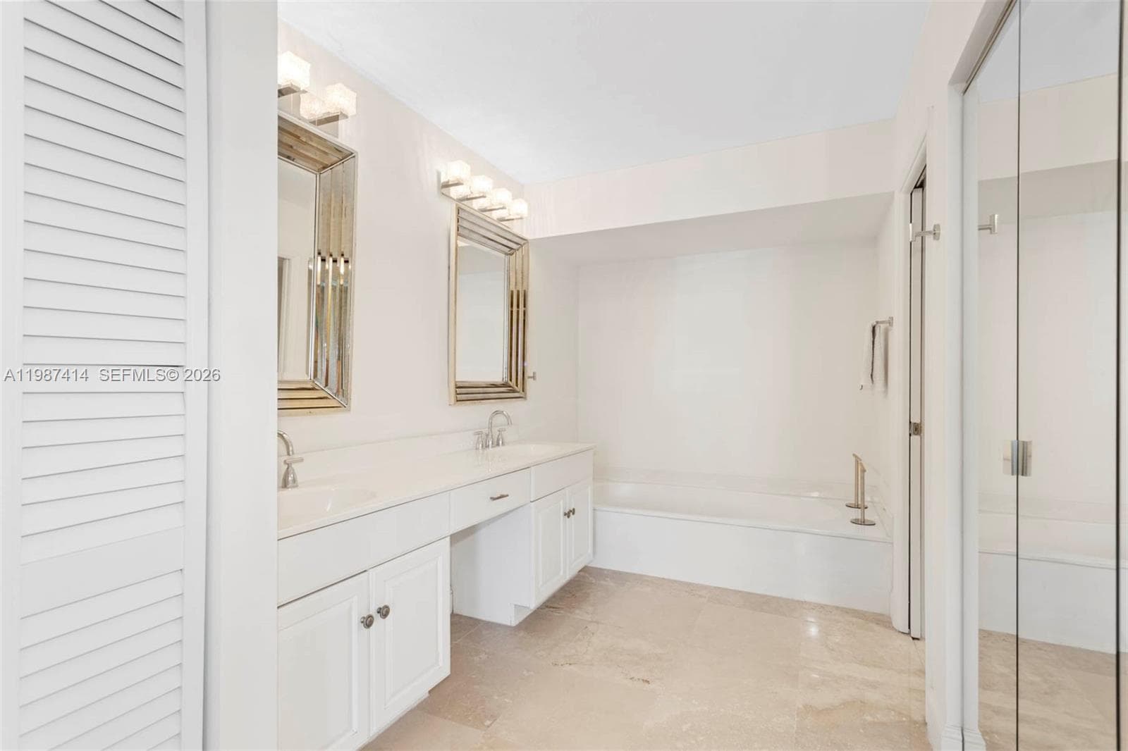 3600 Mystic Pointe Dr 1402 photo 19